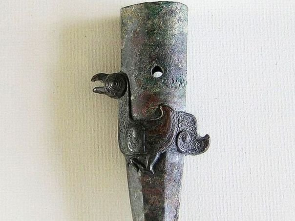 Ferrule with bird decoration from the E. Zhou period -(2437)